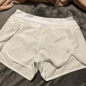 Ocean + Coast Women's Woven 3.5 Inch shorts